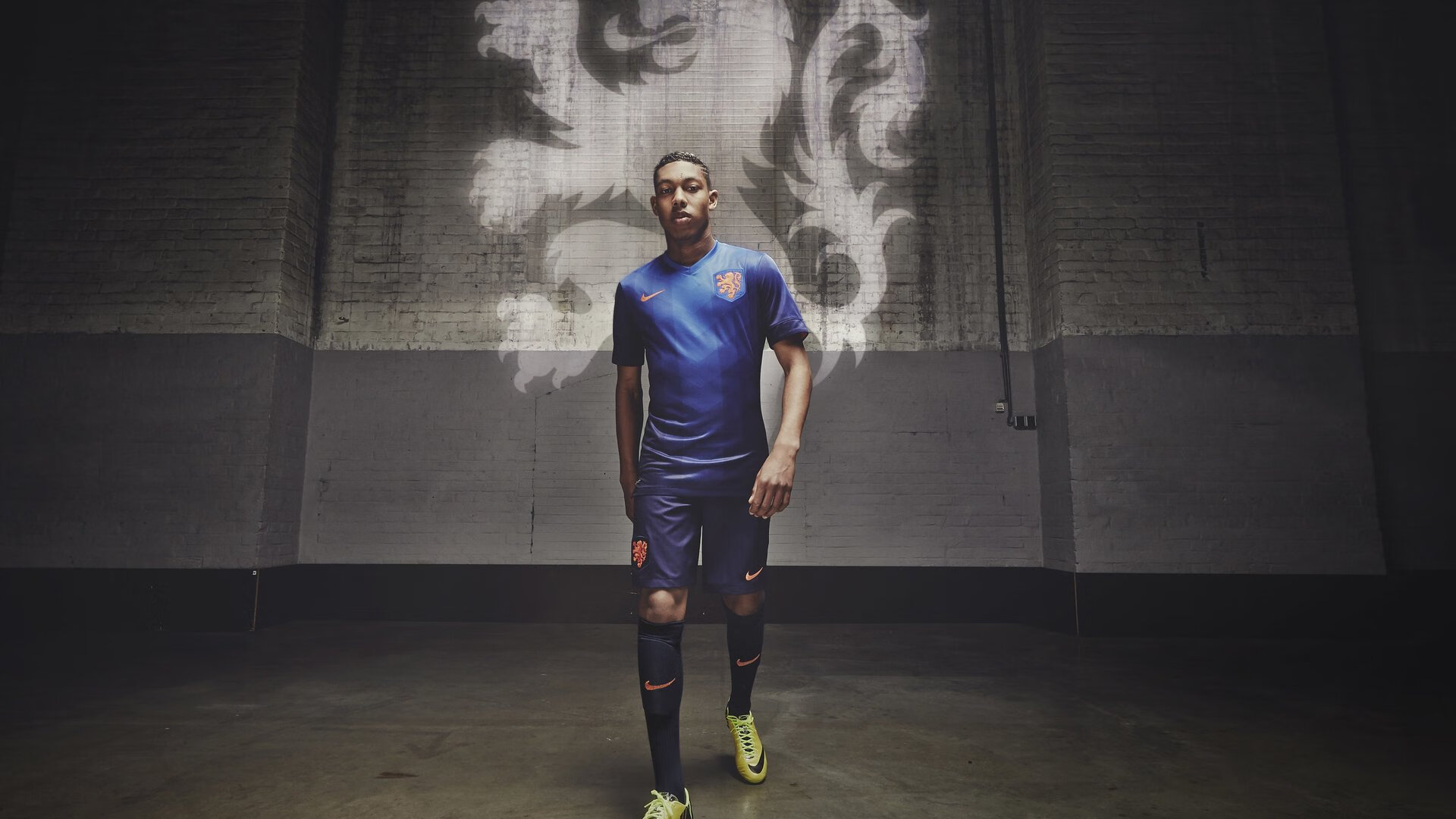 世界杯后首轮欧冠:多名国脚疲态尽显 身体语言透出演疲惫