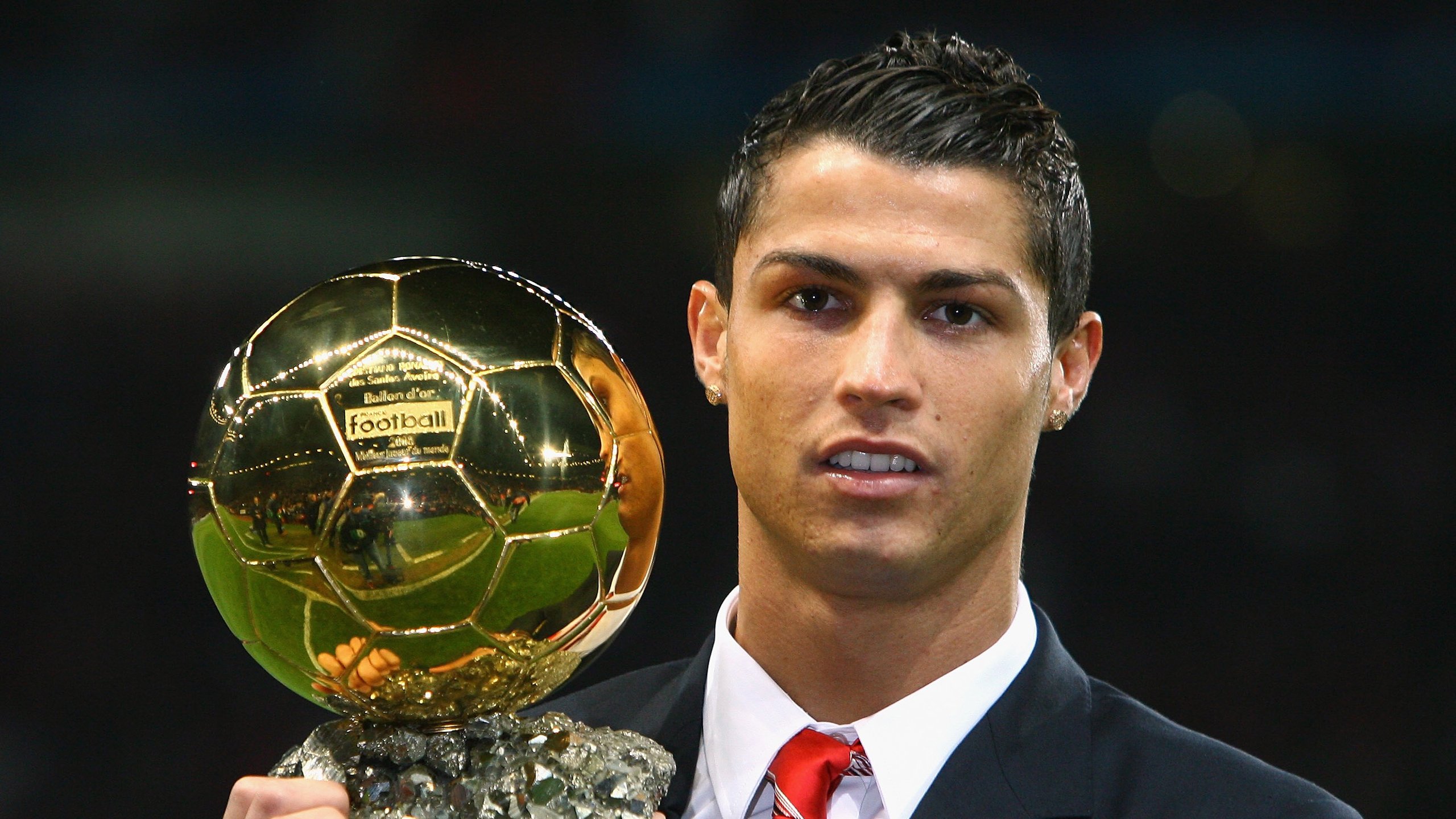 综合体育系“足球九宫格射门赛” 技术精准度成为亮点